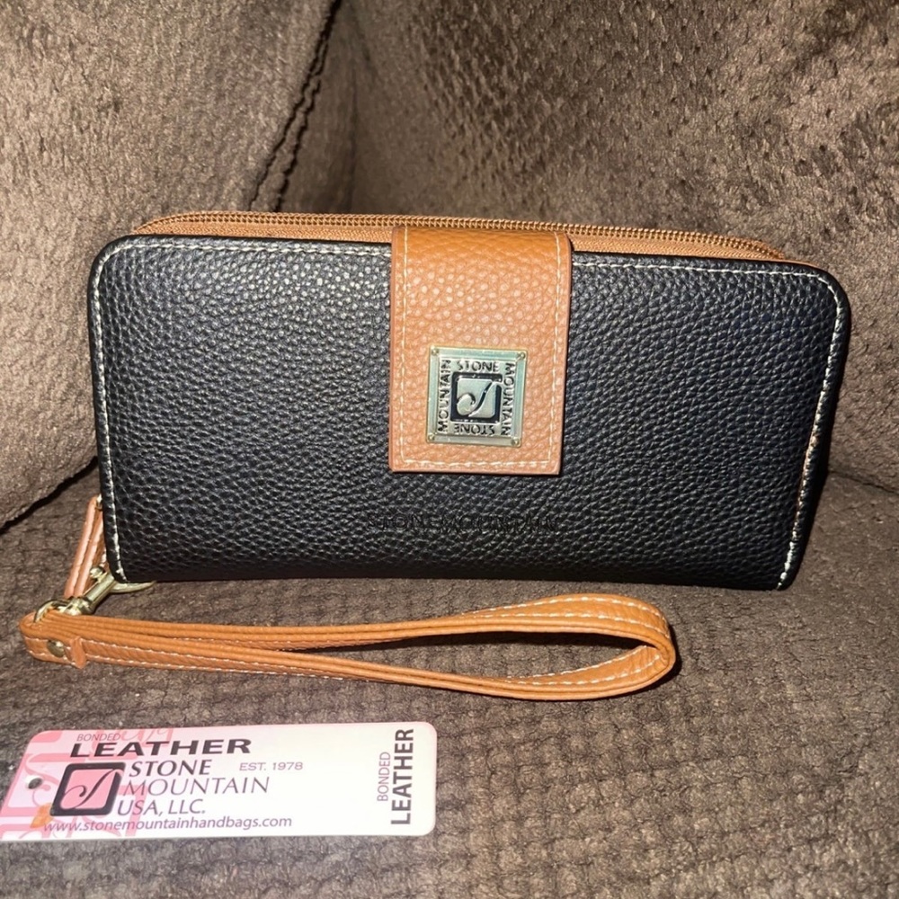 Stone Mountain womens long wristlet, wallet brand NEW with tags